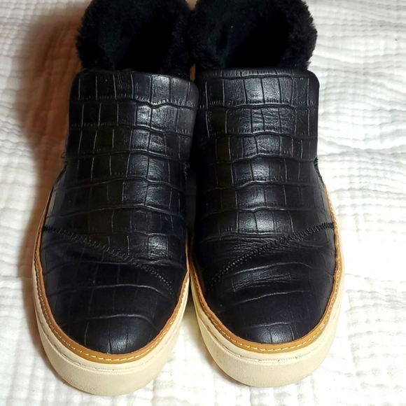 COPY - Toms Black Croc Embossed Leather Faux Fur Paxon Slip On Shoe. SZ 9 - Picture 2 of 7